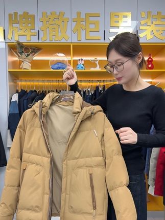 一款户外防寒时尚连帽男士鹅绒服#潮流时尚穿搭 #实拍原视频 #强烈推荐 #专柜品质