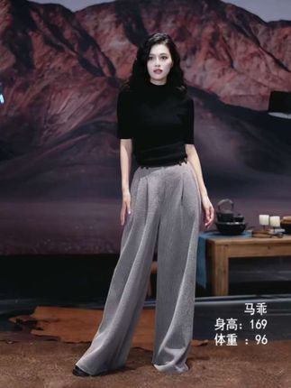 #dou上热门 素白【时髦精】立体格纹#休闲裤 #通勤搭配 #显高显瘦显腿长 #高级感穿搭