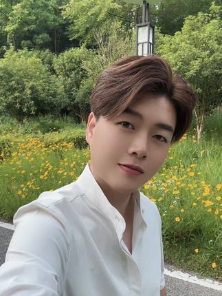 成长的经历大概就是,让人变得越来越安静,会想通、会看透、会长记性! 不是岁月改变了脾气, 而是经历磨平了棱角!