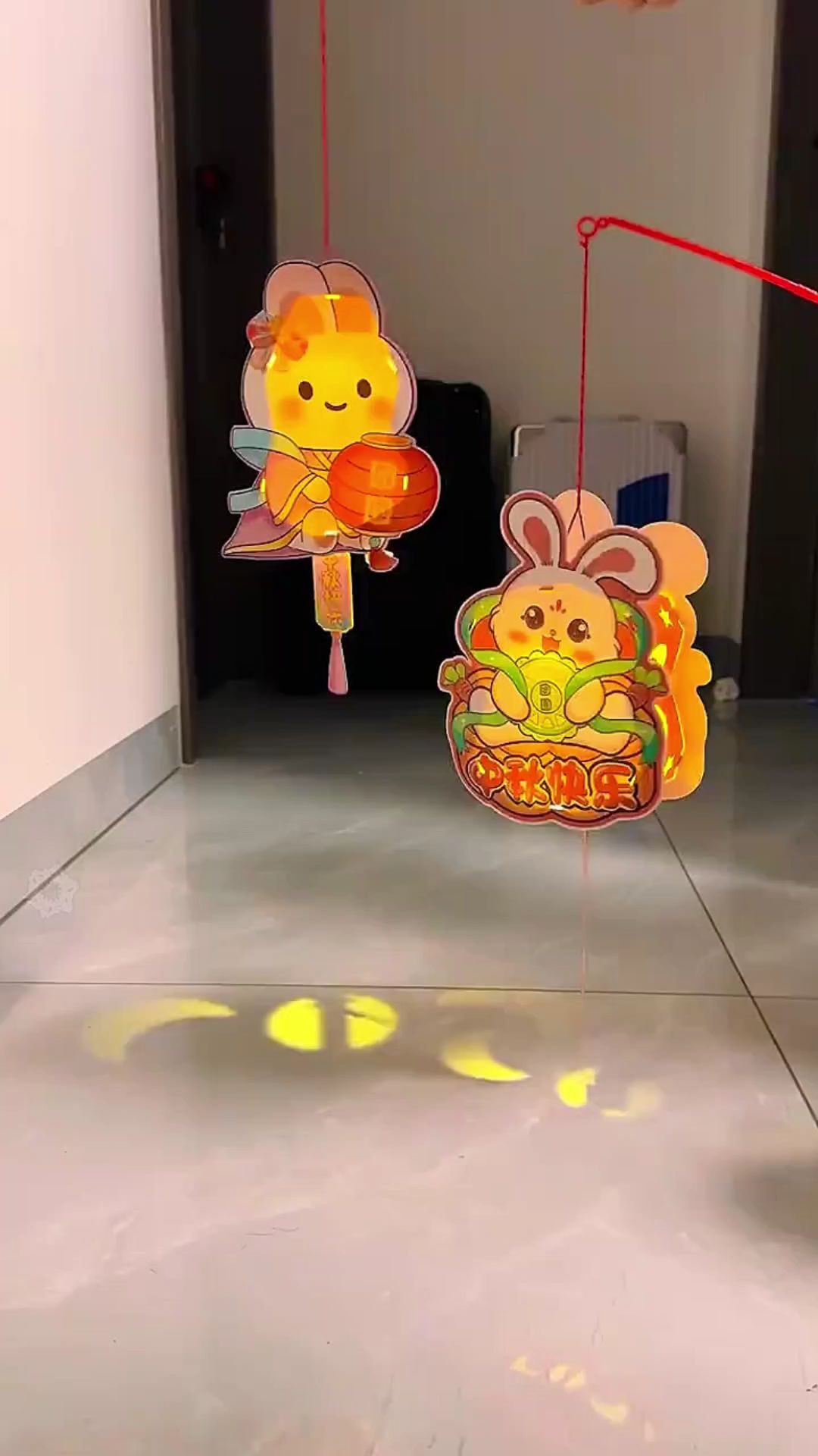 中秋节怎么能少得了这个好看又简单的灯笼#中秋灯笼 #中秋节灯笼 #中秋节手工灯笼 #中秋灯笼幼儿园 #DIY灯笼