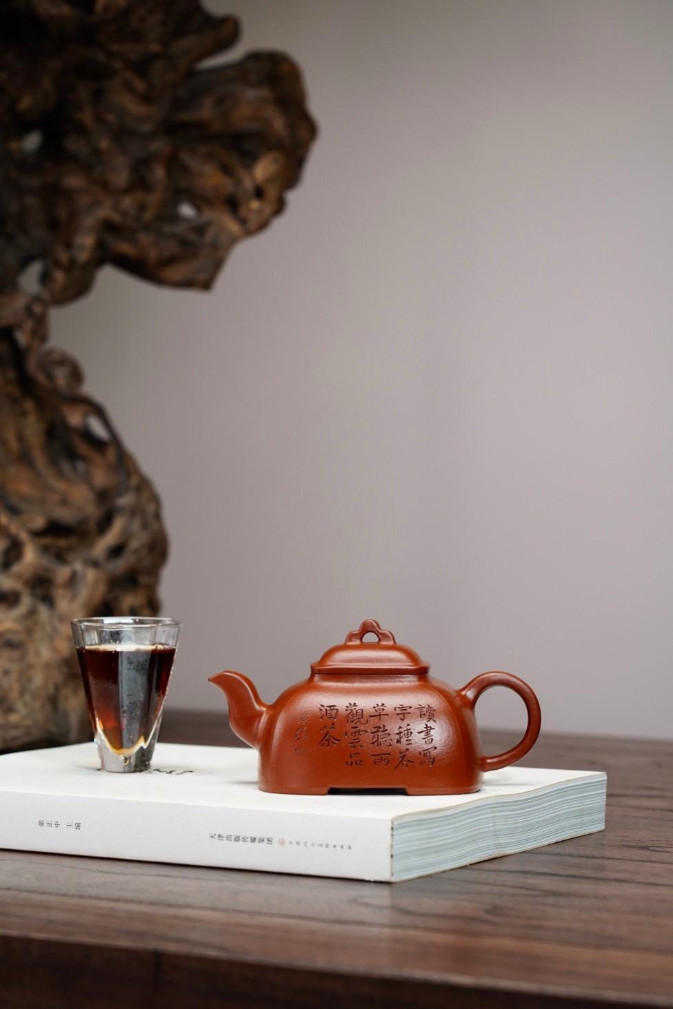 全手工【孤棱·摹古】赵庄极品朱泥·320。全手工【孤棱·摹古】 赵庄极品朱泥·320cc·9孔 国家级工艺美术师(沈杰)刻绘装饰