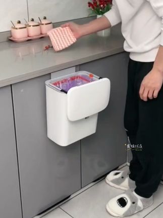 #创作灵感 #卫生间好物 #垃圾桶 #壁挂式垃圾桶 #带盖垃圾桶