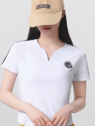 夏季新款太阳花刺绣V领短袖双杠【带银闪T恤】修身显瘦时尚百搭上衣#夏季新款太阳花刺绣#V领短袖上衣#修身显瘦百搭#短袖T恤#洋气减龄