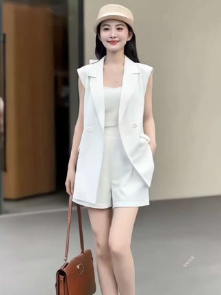 这套蕾丝露背系带套装来了,露背小心机还带系带设计,夏季薄款穿起来超清爽,谁穿谁是氛围感美女!#女装套装