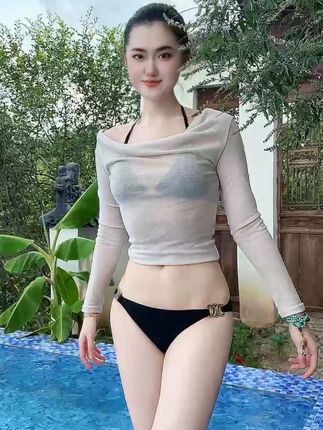 我一直都觉得,最难过的瞬间一定不是你爱而不得的时候,而是你明白,你和这个人真的没有以后了。#灵活运动 #泳池拍摄 #泳装穿搭