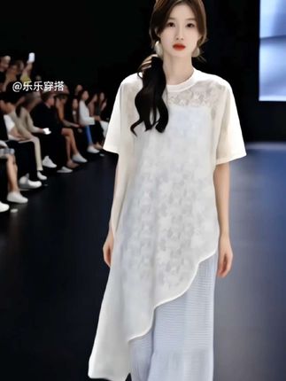 谁懂这种松弛感穿搭!蕾丝罩衫配格纹裙,温柔又随性,日常出街、约会都适配,点击购物车get同款,轻松美出圈~