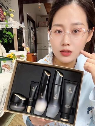 #怀孕 后不敢乱用护肤品,快来试试#袋鼠妈妈 这套燕窝水乳套装,专为#孕妈 设计,#孕期 用着很放心!#孕期护肤