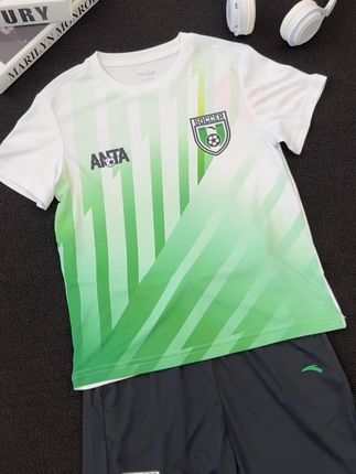 #安踏 商场同款足球竞技速干套装季末大促太太太划算了!不管运动踢球还是日常穿太舒服太凉快了!渐变色设计上身超大牌#速干套装#儿童套装#足球套装#轻薄透气