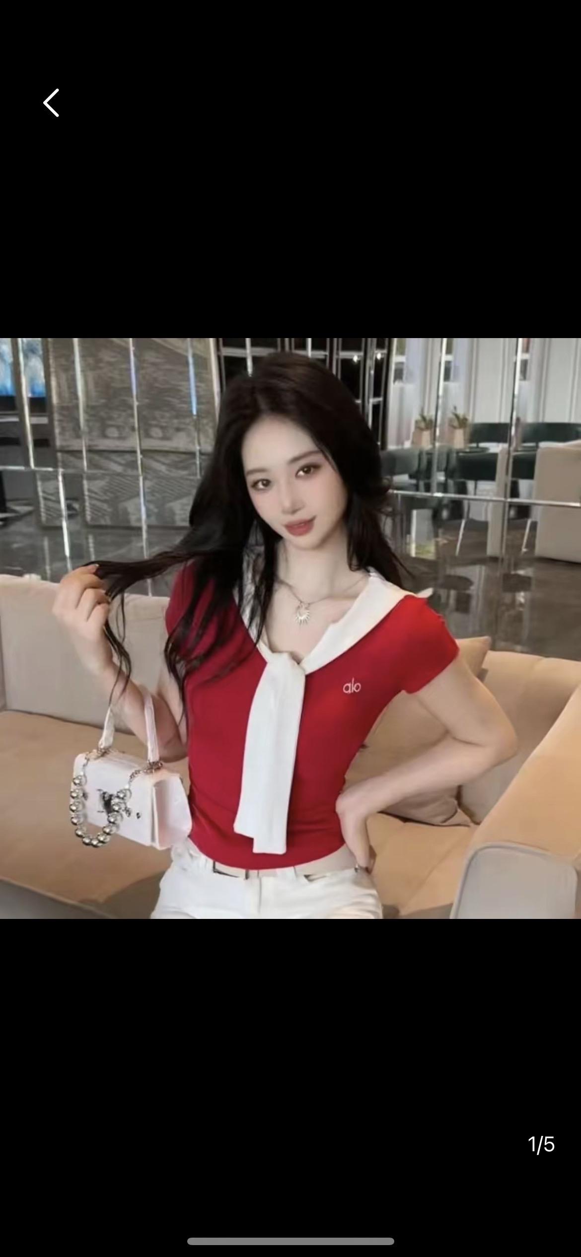 姐妹们快看这件短袖,它做的是这种假两件的设计,一件轻松穿出两件的层次感,上身真的好好看!前面还做了精美的刺绣图案,简约又耐看,而且它是这种修身的版型,特别显瘦,面料也很舒服,上身完全没有束缚感,喜欢的姐妹千万不要错过了,真的太好看了!#女人