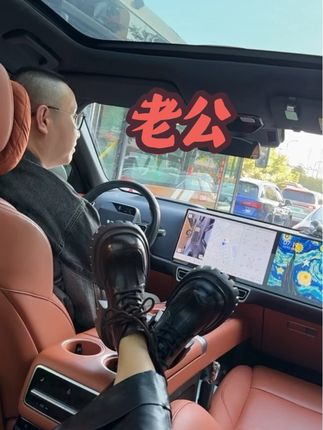 老公 我这款马丁靴好看吗?#马丁靴#女鞋@抖音小助手