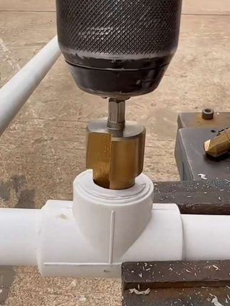 装修常备利器!这个提口钻头开孔器,轻松搞定管道连接,再也不用担心漏水问题。手残党也能秒变手工达人。#提囗钻头#装修好物推荐 #水电工#管道维修#五金工具