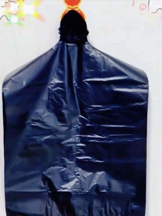 你们是不是还在找这种黑色大号#手提垃圾袋 它可不是普通的垃圾袋厚特厚的,特别结实耐用,就连油漆桶、大桶水都能轻松套上,而且还是黑色的,可以避免尴尬,保护隐私,不管是家里用还是出门扔垃圾都很合适。喜欢的朋友赶紧点击下方链接下单吧#手提垃圾袋 #超实用