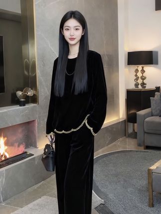 #女装 #丝绒套装 #轻奢丝绒套装 #名媛风丝绒套装 #谁穿谁好看不分年龄段