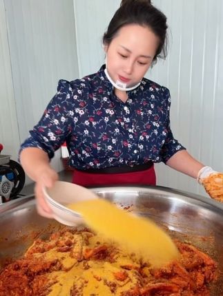 土家族粉蒸肉 用玉米粉加入渣辣椒做的蒸肉是长阳当地特色风味美食,您有多久没有吃啦,已经做熟加热就可以吃哦#真材实料才能做出好味道 #家乡特色 #舌尖上的味道
