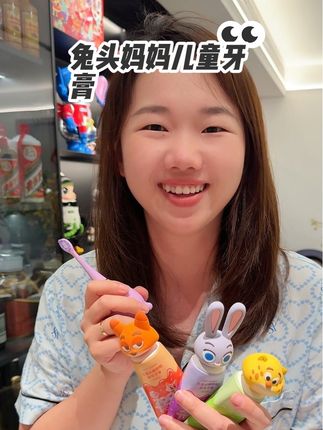 如果家里孩子爱吃糖的,推荐你们给他牙膏换成这种, 抗糖牙膏,水果口味,而且还是孩子喜欢的动物造型#宝妈推荐 #兔头妈妈牙膏 #儿童牙膏