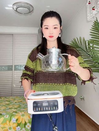 天气越来越冷了,在家煮点养生茶,热乎乎的喝的真带劲,这个养生壶可预约可保温,无论是放在家里办公室都很合适#养生茶#养生壶#喝出健康#好物推荐🔥
