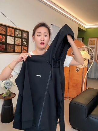 李宁的外套穿上是真舒服,主要是现在价格跟夹板差不多#时尚又减龄 #李宁 #外套穿搭 #简约百搭时尚