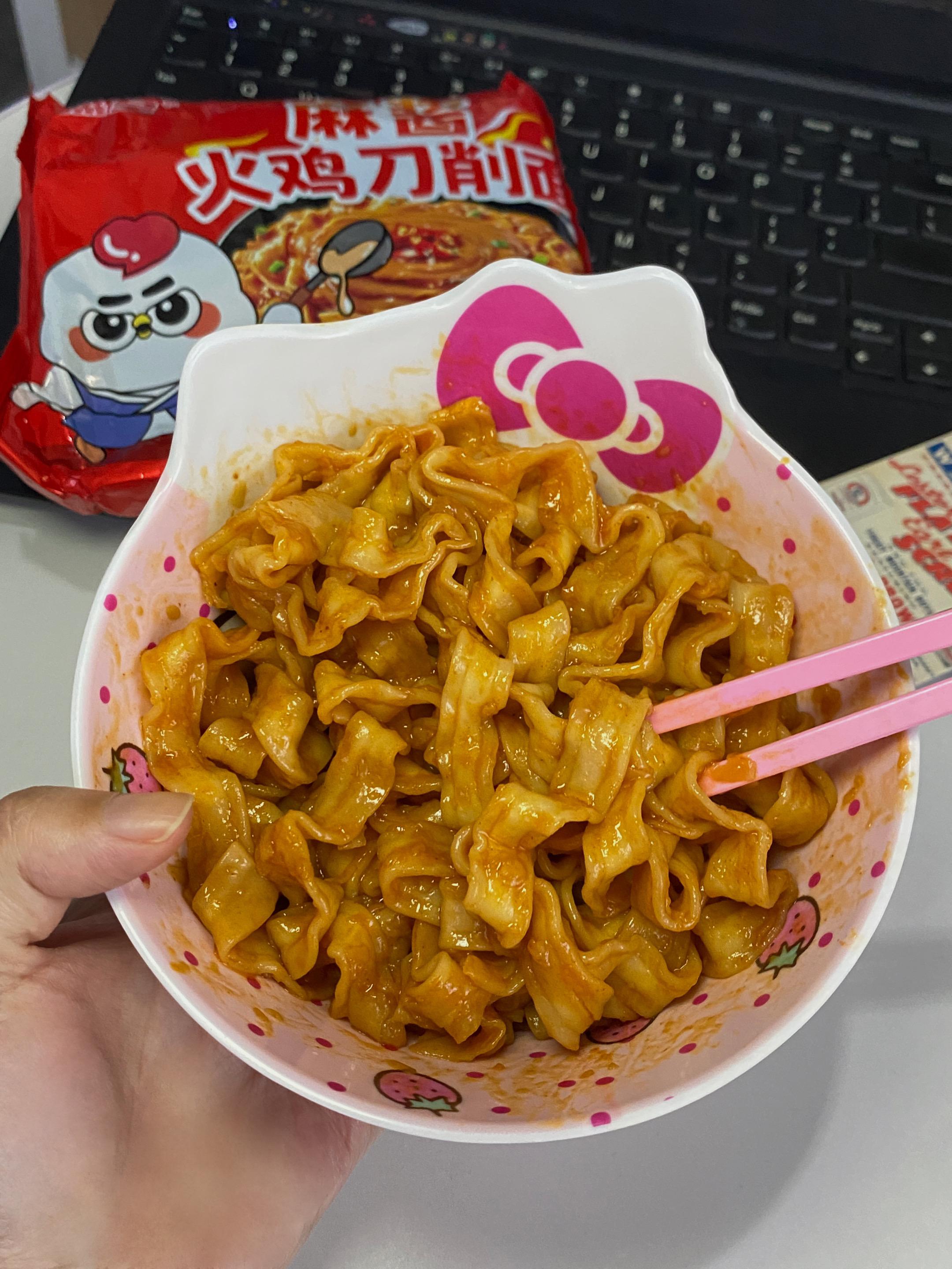 我只是个爱你的笨蛋 ~#麻酱火鸡刀削面 #火鸡面 #太好吃了 #解馋 #速食美食