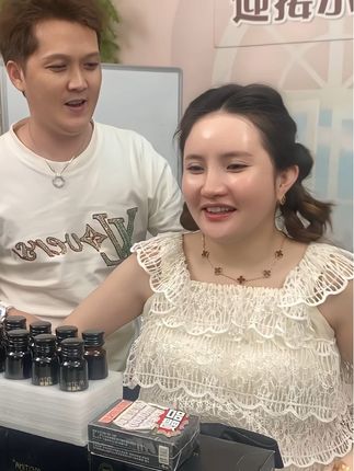 经染发烫发的,头发已经受损严重而且又油油痒的,用上娜姐同款完美缇娜洗发水,沙龙级别,八种植物氨基酸,控油蓬松,去屑止痒,每次洗完头发柔顺透亮而且留香持久,一家人都能用#洗发水 #洗发水推荐