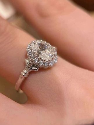 #时尚饰品 #戒指 莫桑钻戒洋气女戒#指环#女戒#婚戒 @DOU+上热门