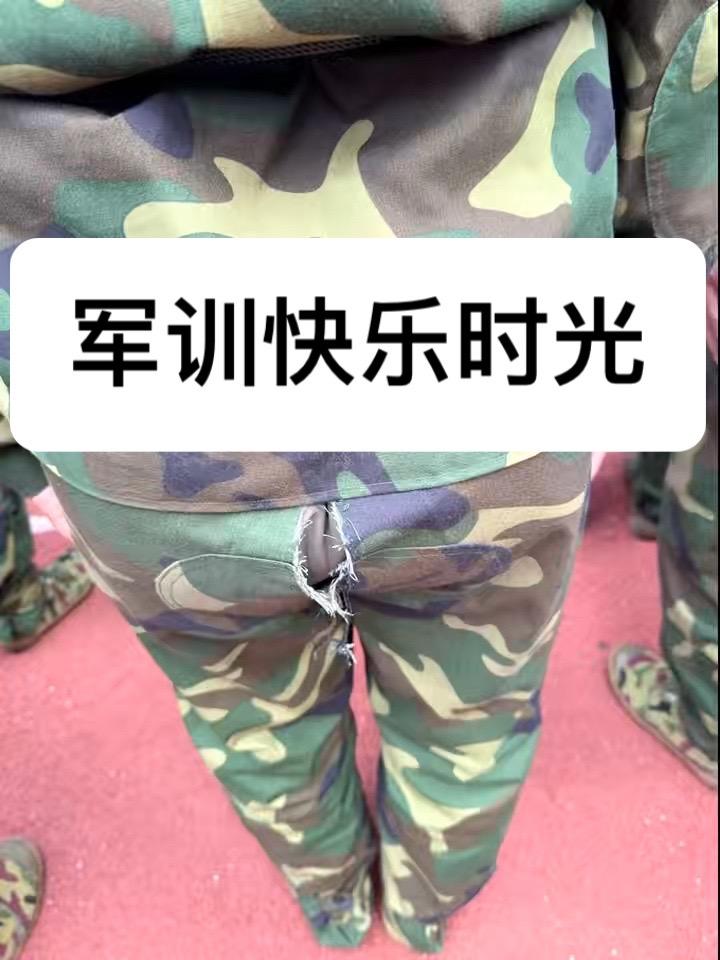 军训快了时光 不是军训服质量不行 是用力太大了😂#贵州装备制造职业学院 #学生军训 #记录生活 #军迷发烧友 #当兵不易