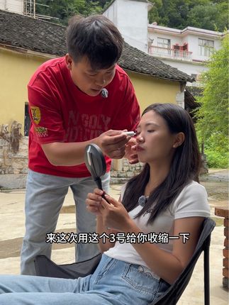 小老彪知道我的草莓鼻严重,给我准备了这个去黑头三件套,真的是太贴心了,精致护肤必备,用起来哦兄弟姐妹们#好物分享🔥 #夏日必备 #去黑头 #银花好物推荐
