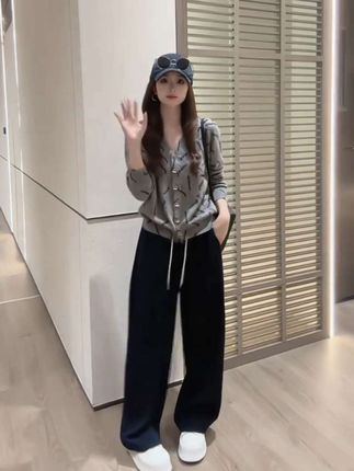 宽松百搭针织开衫阔腿裤两件套##春秋穿搭 #完美搭配 #休闲减龄穿搭 #得体的穿搭 #抖音推广