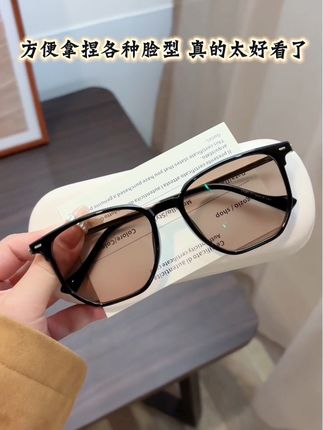 早八精致人狂推这个黑金小黑框,可选择个变色做个搭配,轻松拿捏各种脸型!#眼镜 #眼镜框推荐 #素颜眼镜 #超轻眼镜 #变色眼镜