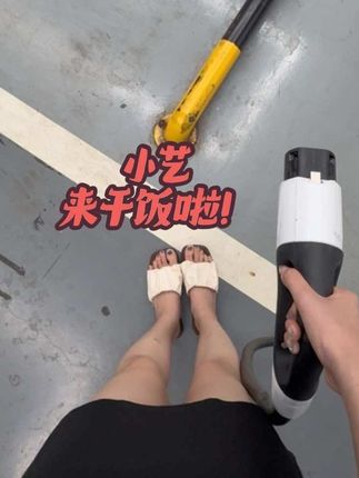 一到干饭时间,小艺比谁都积极 ,你们的小艺也是吃货吗?都是怎么干饭的?#尊界s800 #新能源 #充电