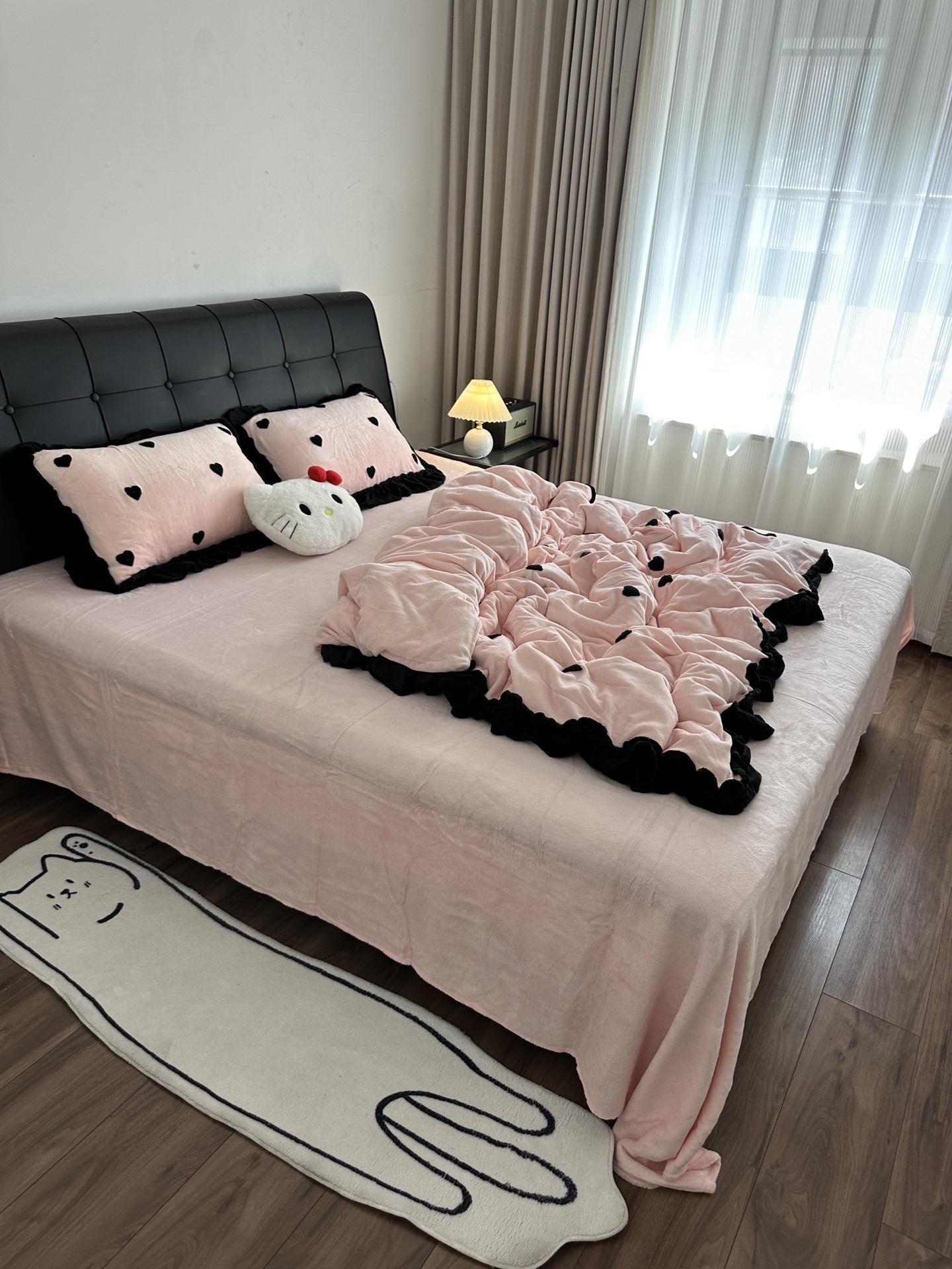 冬天就要盖这么暖乎乎的四件套呀~#温暖的小窝 #牛奶绒四件套 #好物推荐🔥 #面料柔软舒适 #床上用品