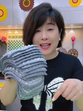 刷盘子刷碗想要更方便,可以准备这款#钢丝抹布 ,加厚双面设计,非常方便实用#银丝抹布 #钢丝洗碗布 #厨房好物 #抹布
