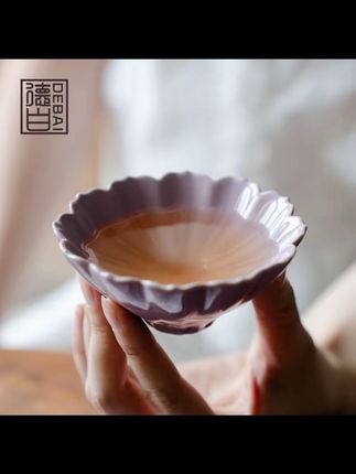 德白泡茶杯主人杯单杯家用紫气东来静莲杯陶瓷品茗杯功夫茶具茶盏#主人杯 #品茗杯 #普洱杯主人杯 #紫色茶具 #茶杯