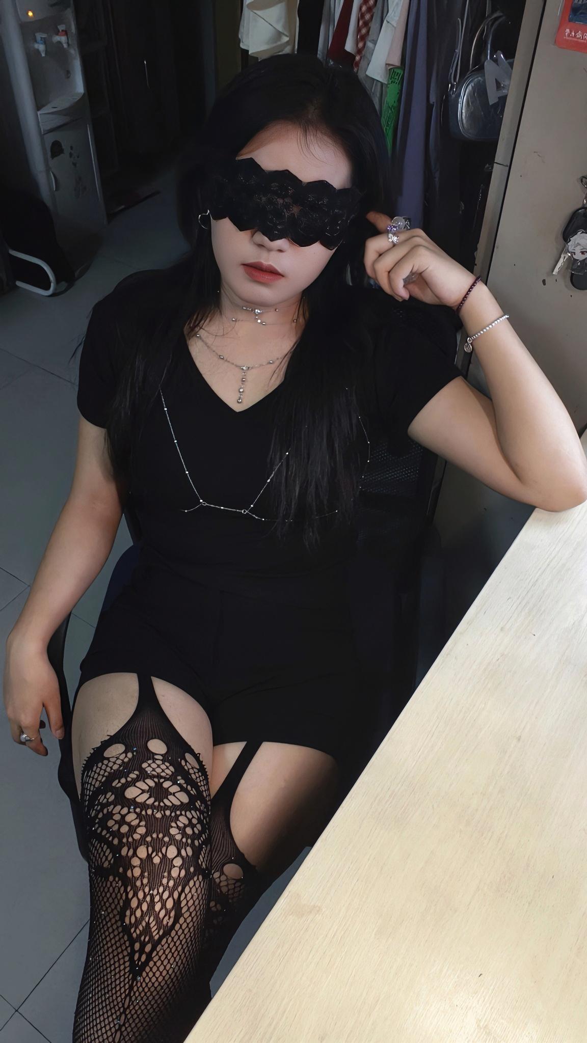 996,我也没有忘记小宝,一下班就会来哄宝儿~#如何让宝宝睡整夜觉 #妈妈 #黑色系