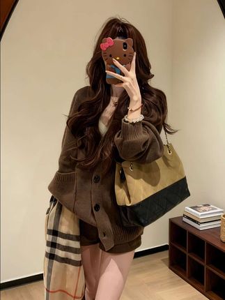 #早秋才是甜妹的主场 #当普通人找到自己的穿搭风格后 #普通人韩女感速成穿搭 #用QQ爱打开古早穿搭 #琥珀流光是vintage的感觉