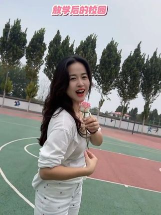 下班后,走在空荡的校园中,卸下一天的疲惫,松弛感满满😘 #爱你爱到心发烫#爱你爱到心发烫童声版