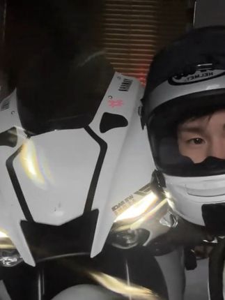 “不要让无趣的生活 磨灭了你对自由的热爱”#雅马哈r1
