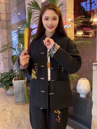 寻味国风,从一件挺括外套开始。新中式秋季套装,抗皱面料经久有型,简约剪裁,塑造当代男士的硬朗风骨#男装穿搭 #唐装套装 #新中式国风