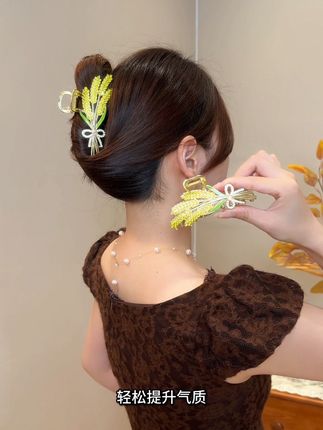 #花朵发饰高级感 #好看发夹头饰 #头饰发饰美出高级感 #精美发饰 #简单发型教学