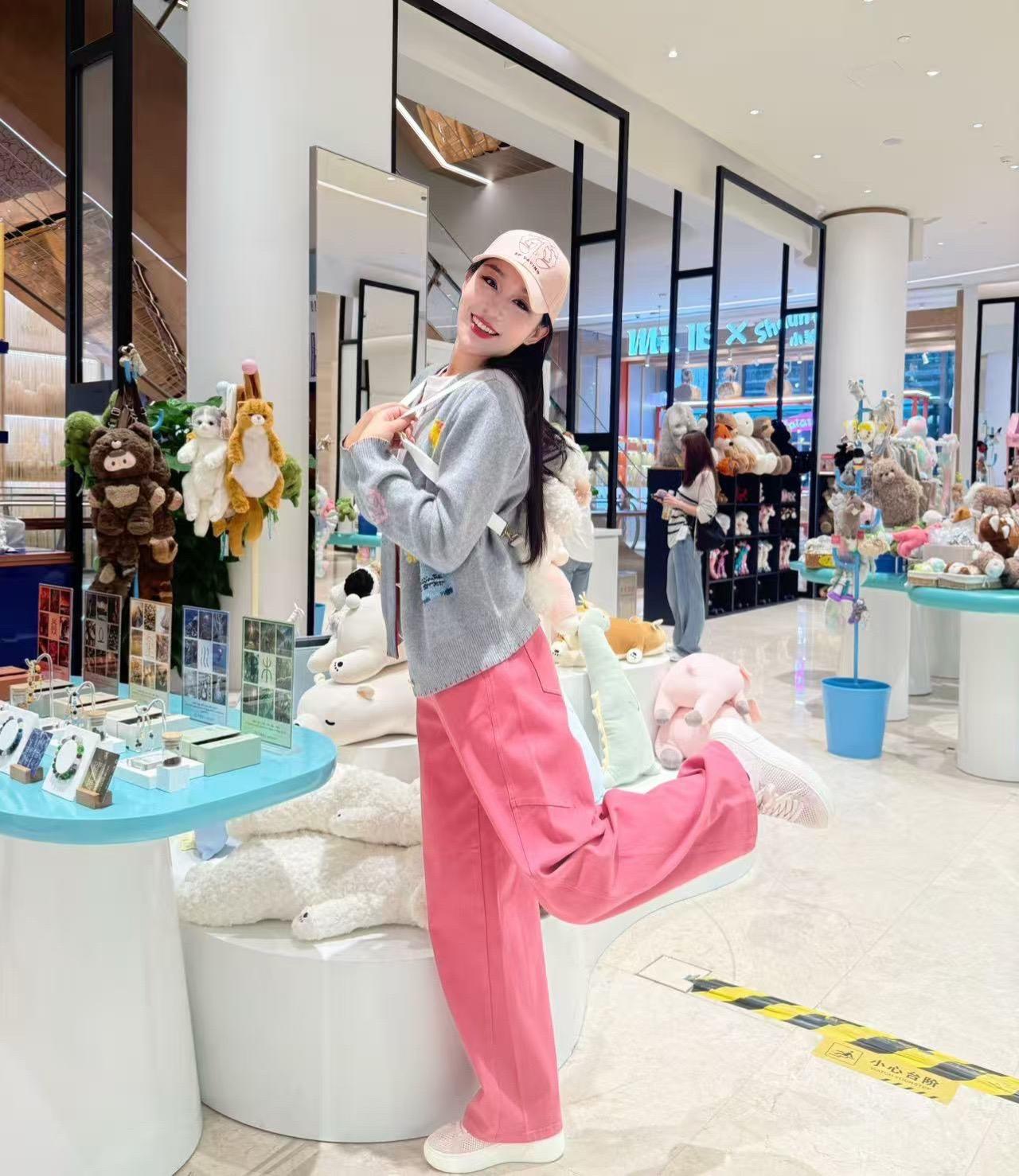 秋日多巴胺OOTD,今天的你微笑了吗? 既享受当下快乐的"多巴胺" 更拥抱长期快乐的"内啡肽" #多巴胺穿搭