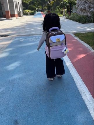 轻便减负书包 小学生轻便减负书包#儿童书包 #学生书包 #双肩背包