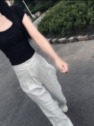 记住,再烫的水,不加温也会凉,再真的情,不珍惜也会断,再爱的人,不善待也会散,迁就你的人,不是没脾气,而是舍不得你,让着你的人,不是因为软弱,而是在乎,对你好的人,不是欠你的,而是把你当亲人,爱,因为相知而相惜,情,因为懂得而默契….#早秋穿搭