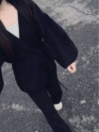 自己喜欢的东西,就不要问别人好不好,一千个人,一千张嘴,就有一千个答案,答案再多,始终不是你的意愿,跟着自己的心走就好,自己喜欢,胜过所有道理。#穿搭