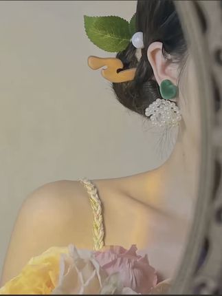 姐妹们快来看这件宝藏内衣,就是这个聚拢美背内衣真的太好穿了!它采用的是无痕设计,穿上后没有任何束缚感,还能收副乳,而且超级百搭又显瘦,无论是外穿还是内搭都很好看,分分钟凹出各种造型,真的是爱美女生的必备款,喜欢的宝贝千万不要错过了,赶紧点击下方链接购买吧!#健身穿搭 #内衣#面料柔软舒适 #透气舒适 #背心