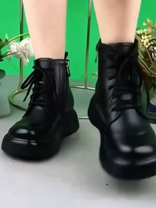 女秋冬季马丁靴#秋冬新款#马丁靴#厚底靴子#时尚美靴#女靴穿搭