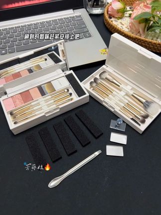 谁懂这款套刷的含金量呀,不管还是旅游真的可以带套露薇雅这种省事不占地方还好上手的化妆刷,真的没有一把废刷 #化妆套刷 #便携套刷 #我可真会买 #化妆工具
