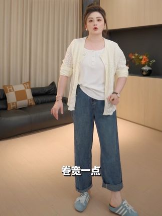 很显瘦的一款提花翻边牛仔裤,很显瘦很百搭,可以在九分裤跟老爹裤之间任意切换#牛仔裤 #牛仔裤穿搭 #显瘦神裤 #显瘦裤子#这样穿显瘦20斤