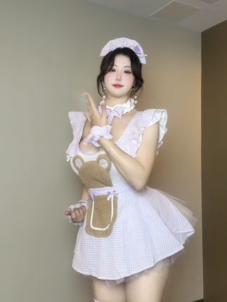 我要做你床头的小熊,为你打败梦里的恶龙@抖音小助手 #刀马刀马 #小熊 #女仆装 #女大 #bbw