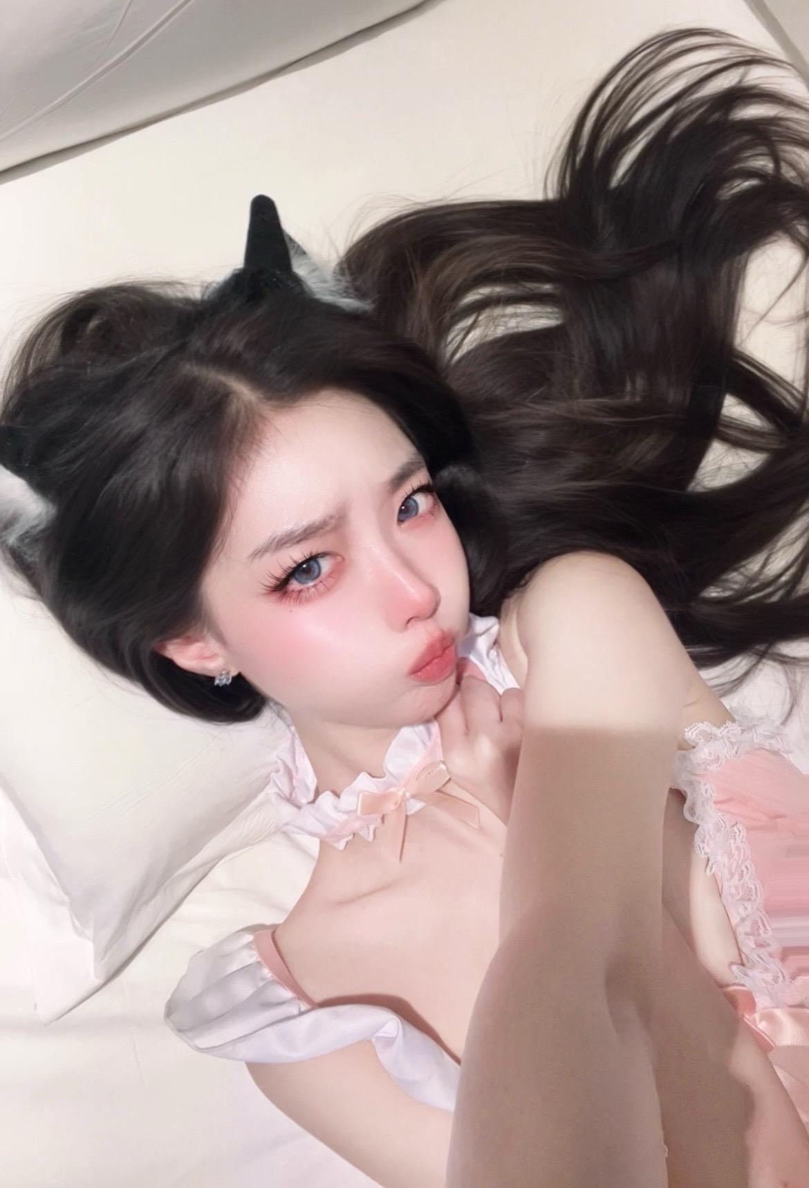 亲爱的 要在这个混浊的世界做自己。#猫系女友 #甜妹 #性感可爱 #美女 #反差