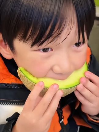 软糯香甜,像在吃冰激凌一样,我也称之为最好吃的蜜瓜🍈#软糯香甜 #蜜瓜 #玫珑蜜瓜 #新鲜采摘