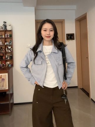 麂皮短款外套 衣长比较短 适合搭高腰裤 显腿长 麂皮料 不起球不勾丝不变形 正肩版型 帅且有型 棕色百搭高级 蓝色个性时尚 纠结就买棕 #早秋外套 #今天穿什么 #外套穿搭 #麂皮外套